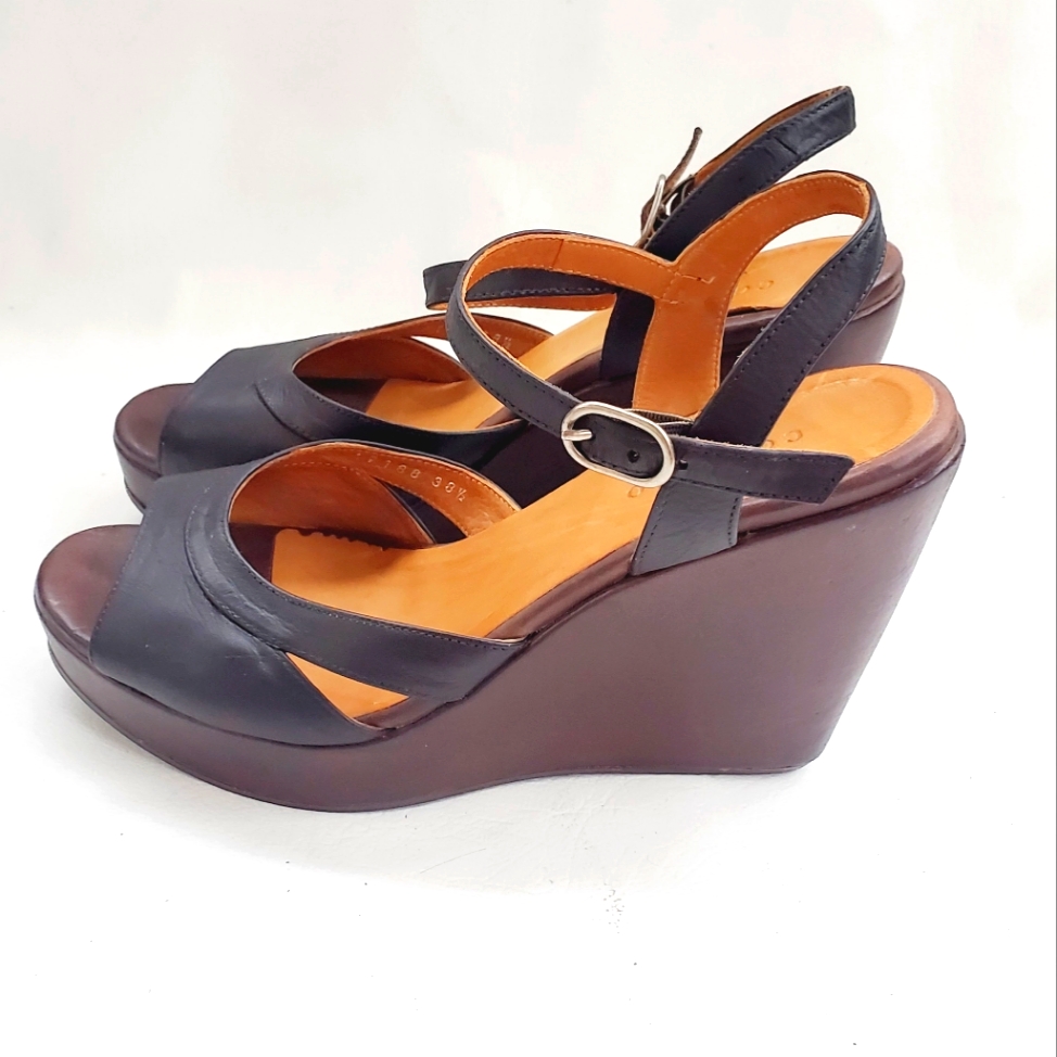 Coclico Peep-Toe Leather Wedge Sandals 7.5
